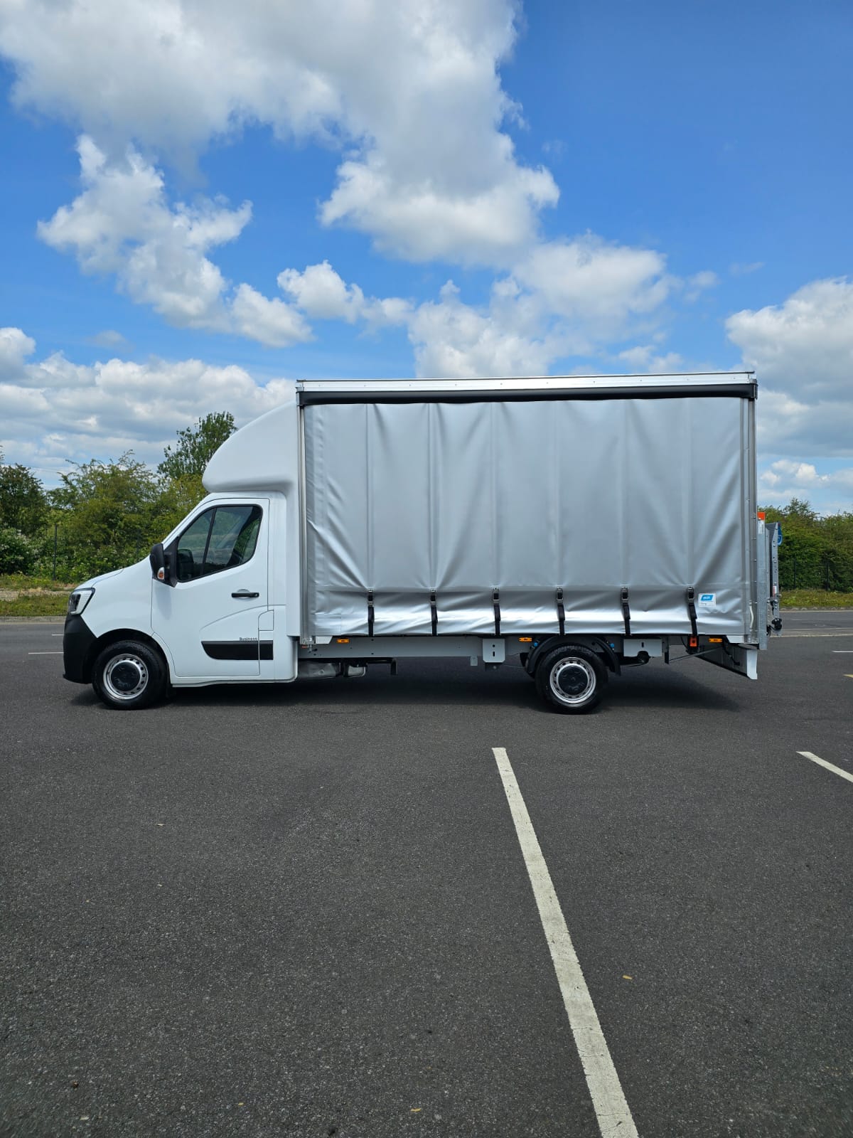 Renault Master Curtainsider - Image 17