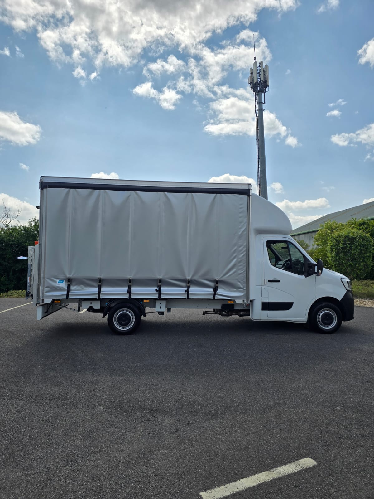 Renault Master Curtainsider - Image 2