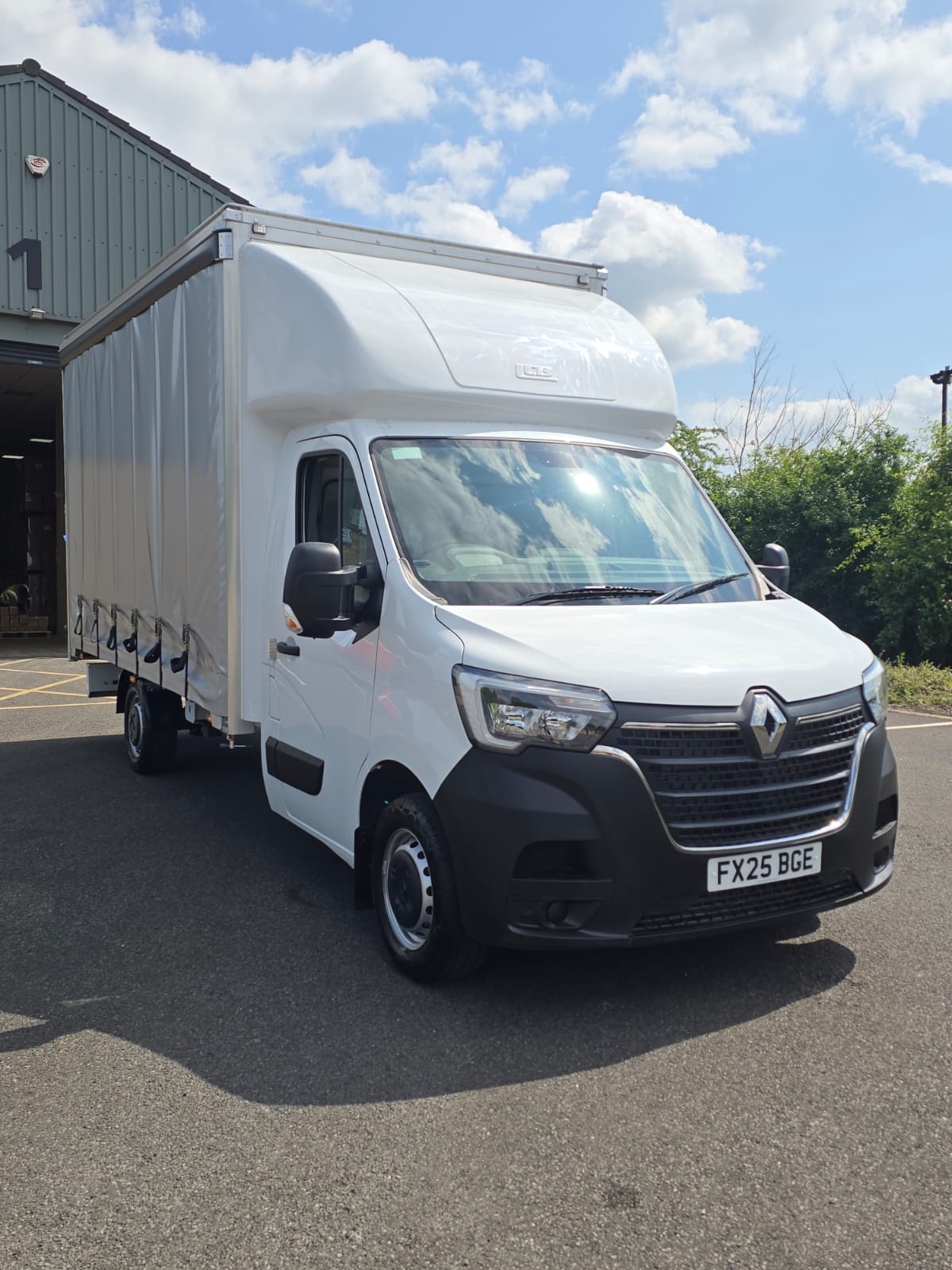 Renault Master Curtainsider