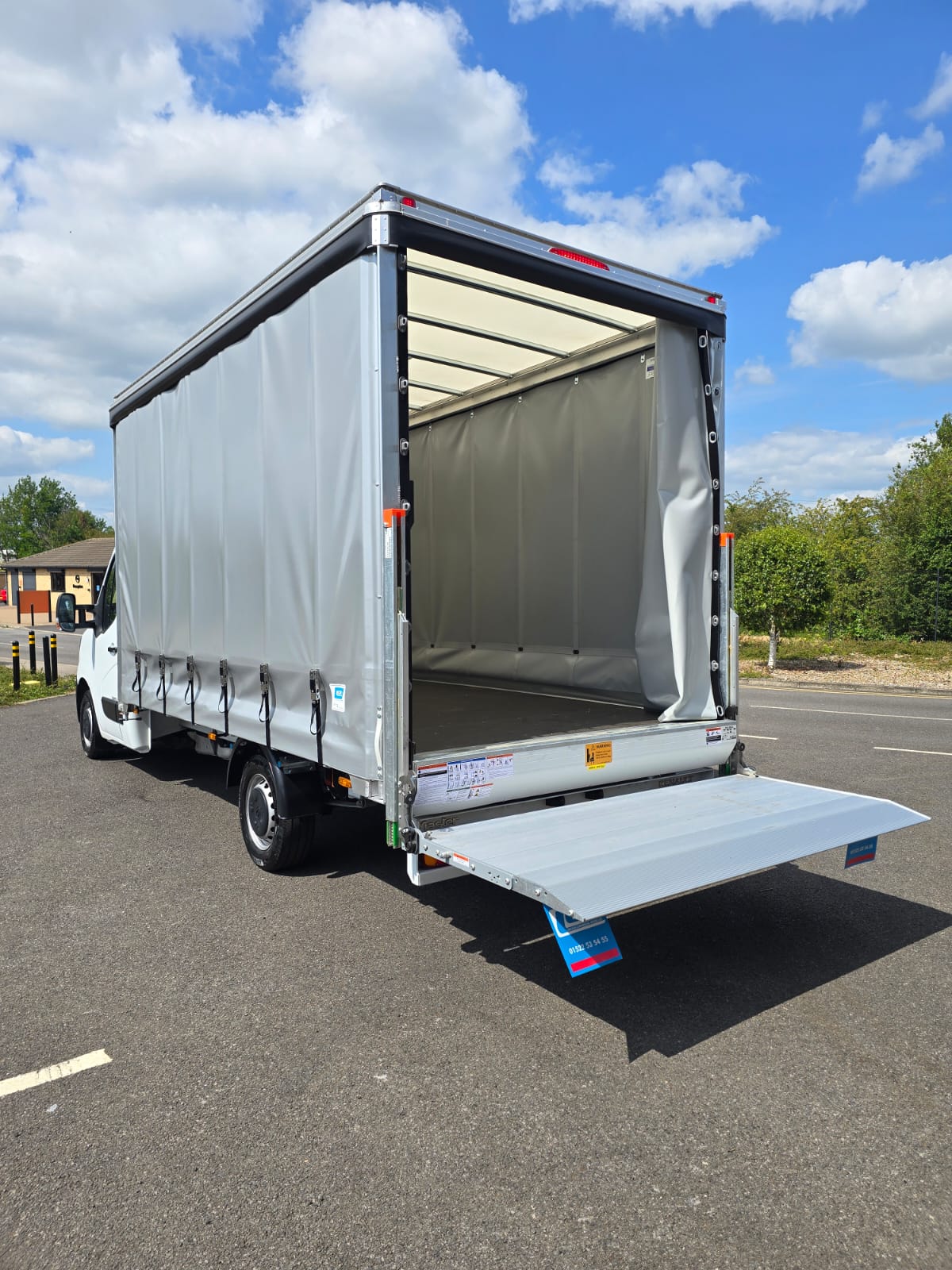 Renault Master Curtainsider - Image 15