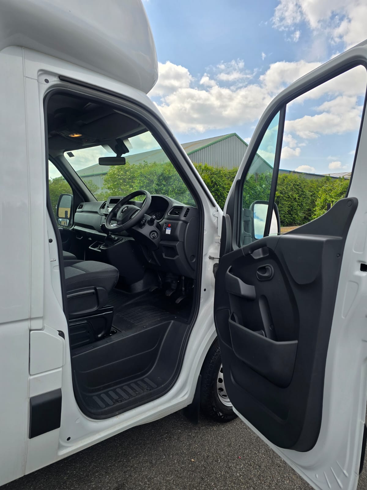 Renault Master Curtainsider - Image 3