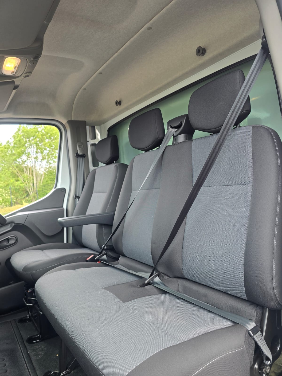 Renault Master Curtainsider - Image 23