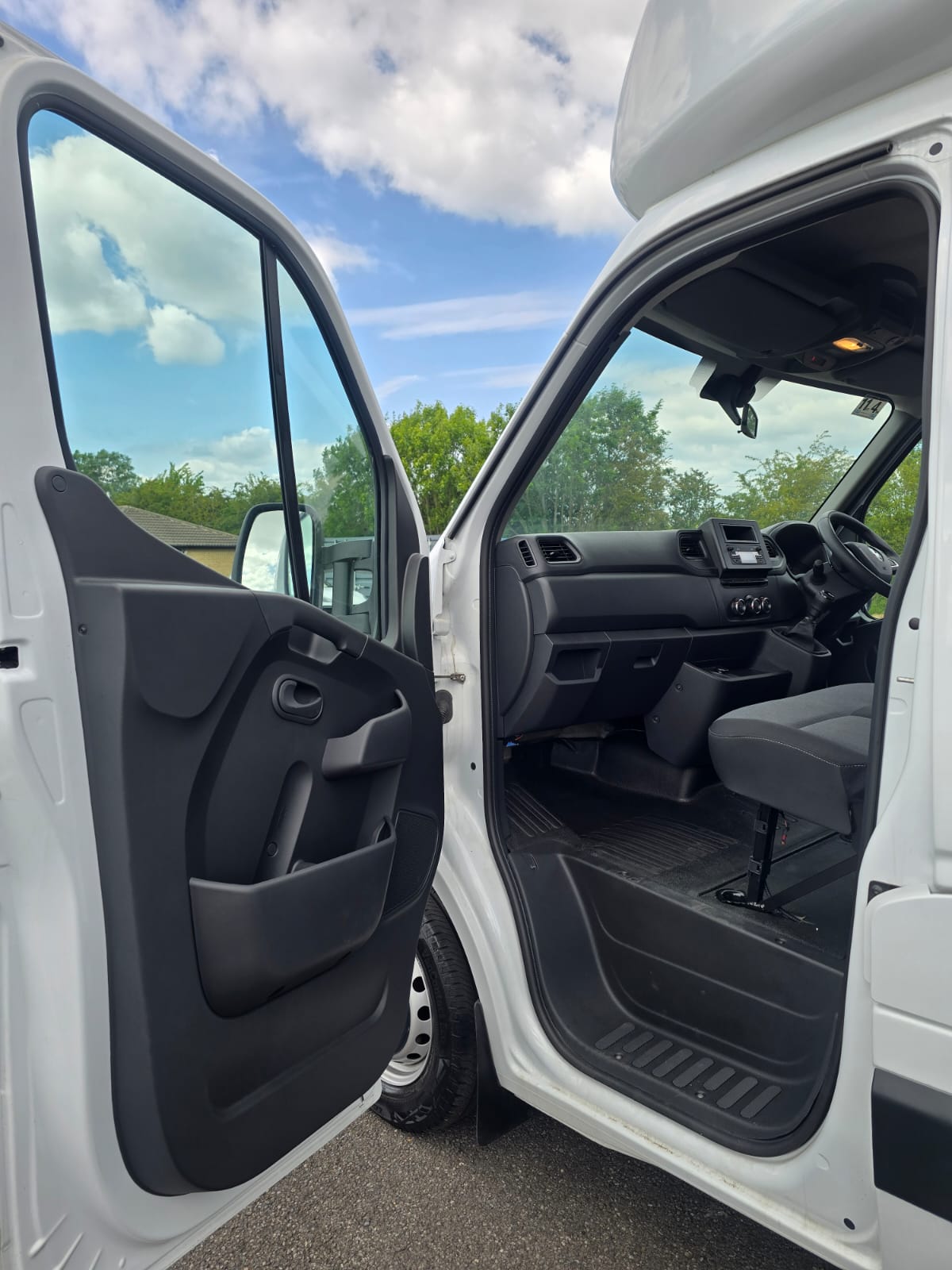 Renault Master Curtainsider - Image 20