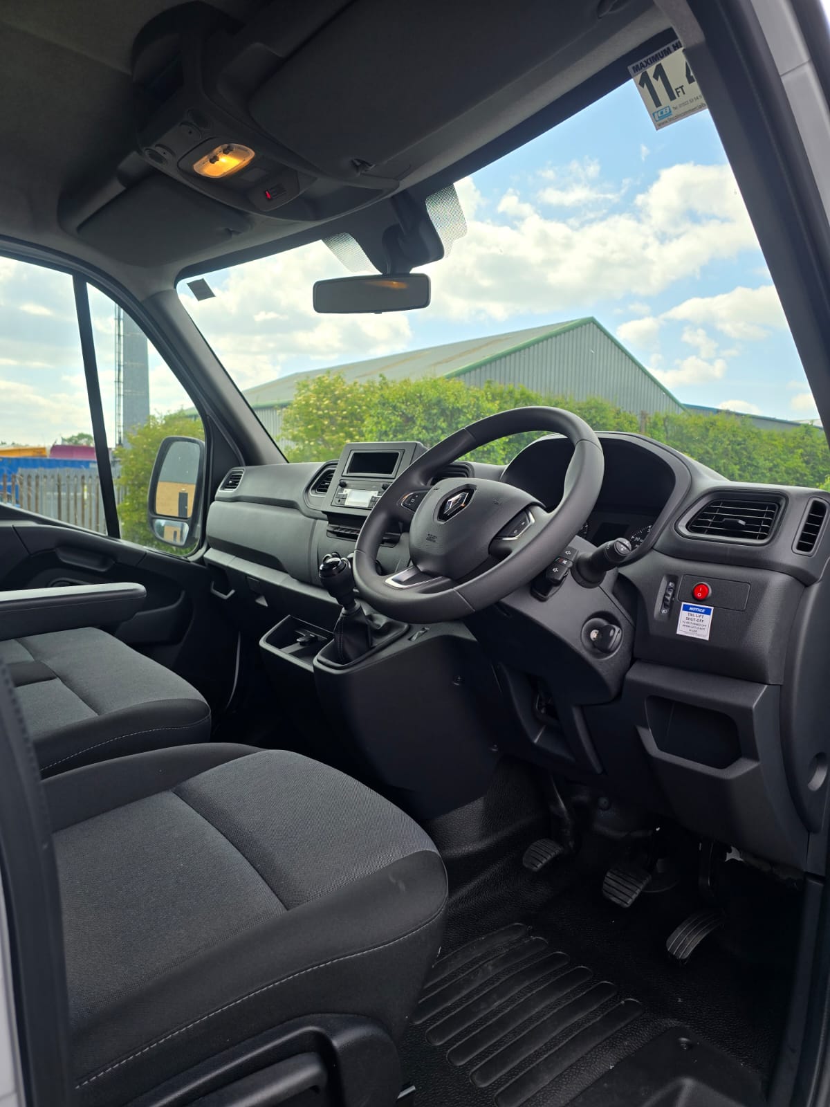 Renault Master Curtainsider - Image 4