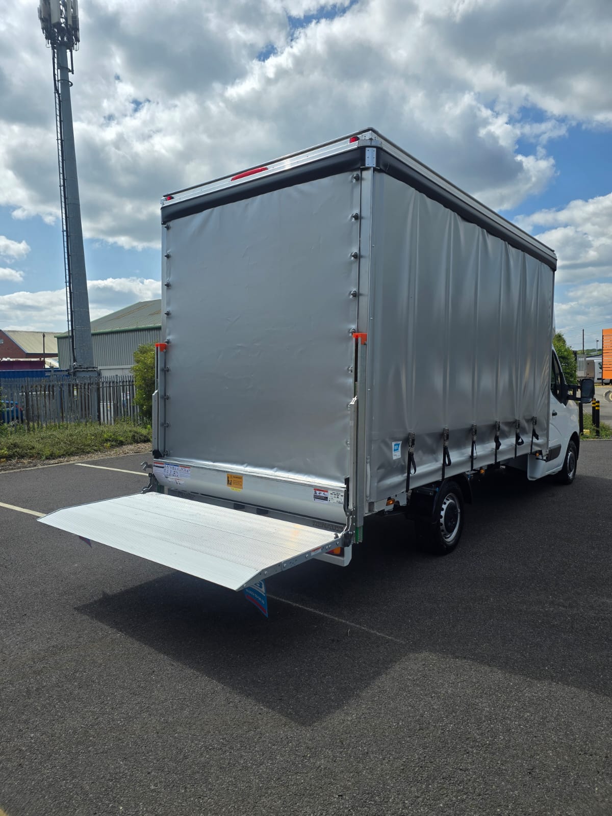 Renault Master Curtainsider - Image 9